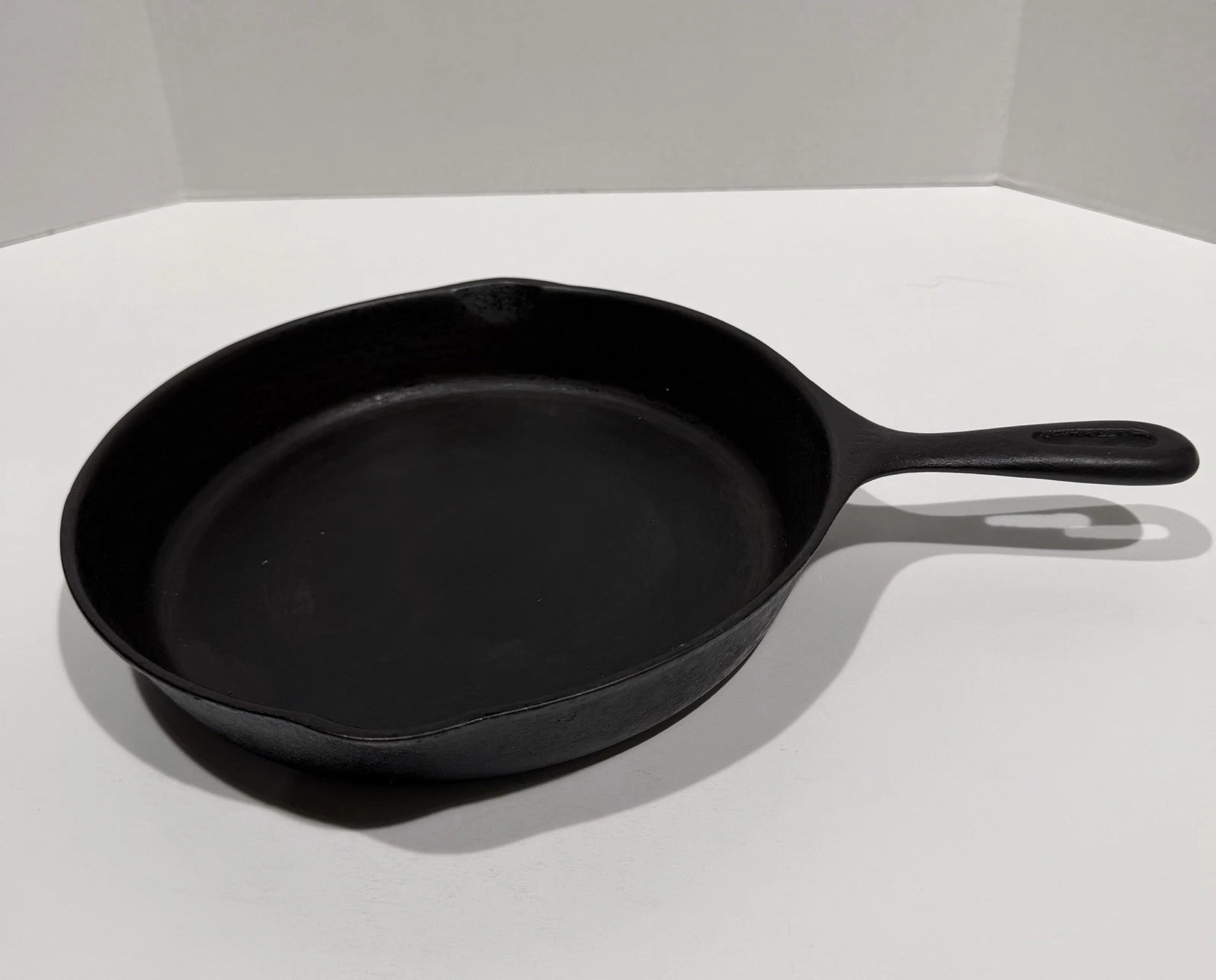 Vintage Wagner Ware Cast Iron Skillet / Frying Pan 10 1/2 inch No. 8 “C” USA