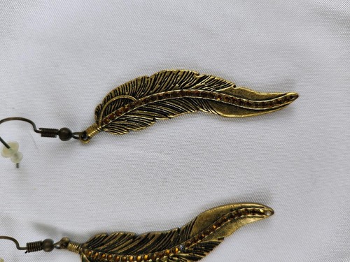 2"METAL RHINESTONE FEATHER HOOK EARRINGS,GOLDTONE,NATIVE AMERICAN INSPIRED,TEXTU - Picture 2 of 4