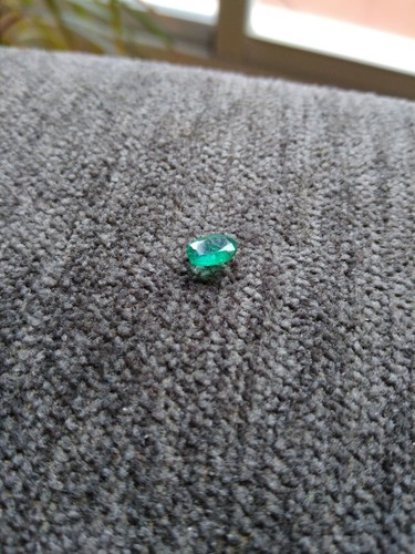 0.53 Ct Esmeralda Natural Origen Zambia forma Oval SIN TRATAR - Imagen 9 de 12