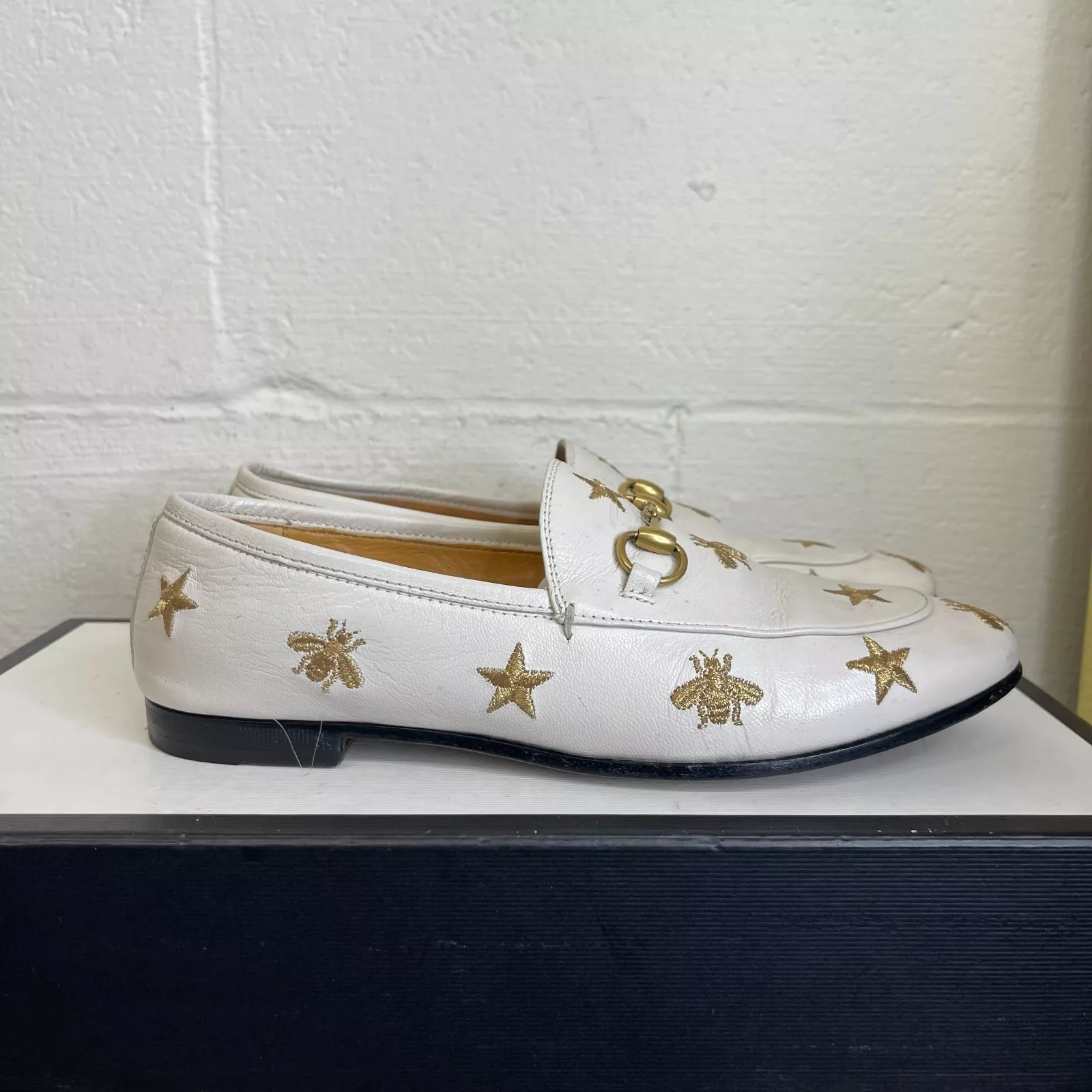 Mocassins Gucci Princetown Horsebit étoiles abeille brodés blanc or femme 37 EU