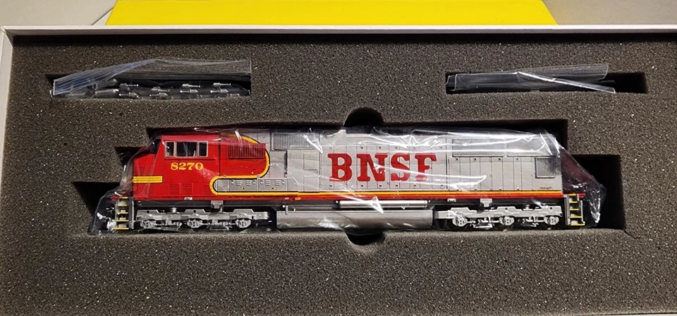 Athearn Genesis HO Scale SD75M Diesel Engine BNSF #8270 G6135 - Image 4 of 4