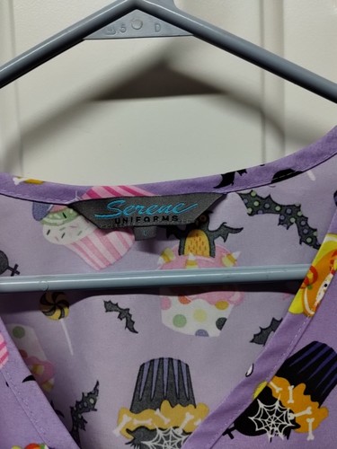 Blusa Médica Serene Uniforms Manga Corta Halloween Cupcakes Murciélagos Fantasmas Grande - Imagen 2 de 4