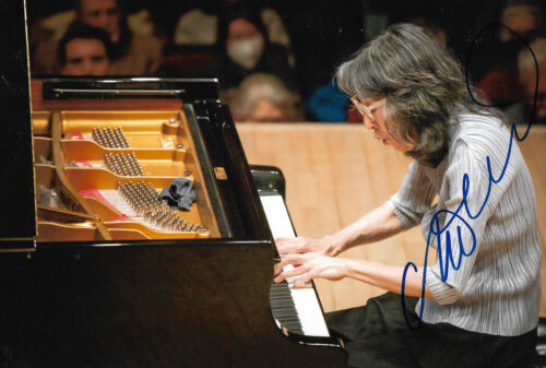 Mitsuko Uchida Pianist signed 8x12 inch photo autograph - Afbeelding 1 van 1