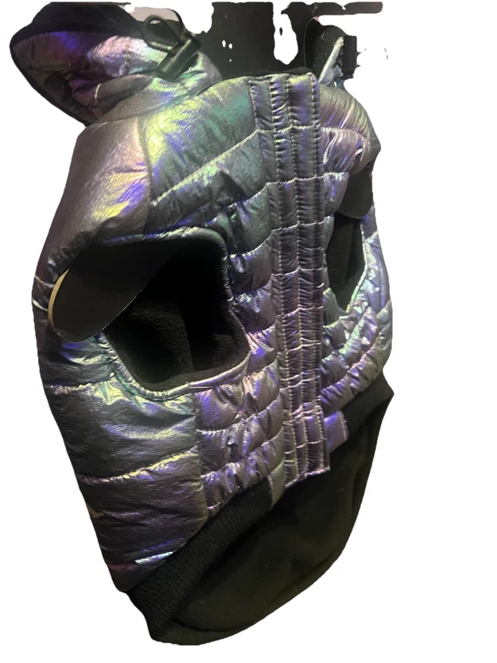 NUEVO CON ETIQUETAS Canada Pooch Summit Chaleco Elástico Puffer Perro Chaqueta Talla 16” Arco Iris Metálico Foto 3 de 4