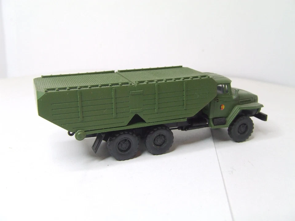 RK ; Ural mit Brückenelement ( fest ) ; NVA ; 1:87 ,H0 ; DDR Modell ; - Bild 2 von 3