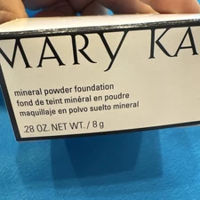 Mary Kay MINERAL POWDER FOUNDATION - Bronze 2 Silver Top NEW  040989
