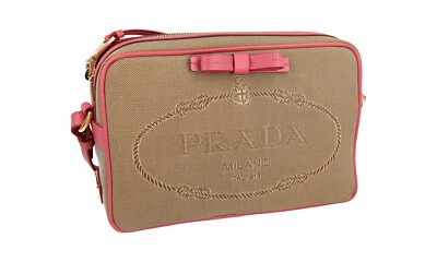 【PRADA】LOGO CROSSBODY BAG Prada Black Leather Triangle Logo Crossbody Bag | Yoogi's Closet