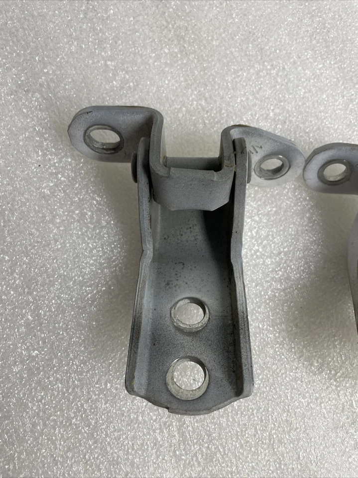 Toyota Corolla 1997 bisagra de puerta delantera izquierda del lado del conductor superior e inferior OEM Foto 4 de 4