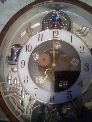 Seiko Swarovski Crystals 8 classic Melodies in Motion oval Wall