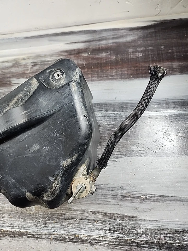 Kawasaki KX250F 2006-2008 tanque de gasolina 51001-0110-6Z negro sin tapa de combustible Foto 2 de 4