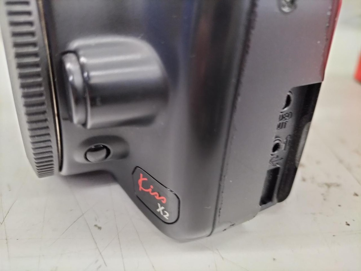 CANON EOS Kiss X2 | 12.2MP DSLR Camera w/ EF Lens Mount Good