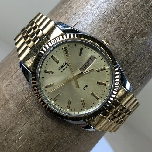 Vintage Timex Men Fashion Fluted Bezel Gold Tone Quartz Analog 33mm Watch 7 1/2"