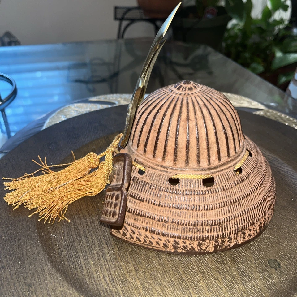 "Mini casco Kabuto armadura tradicional samurai kusunoki de hierro fundido japonés de colección 7""D" Foto 2 de 4