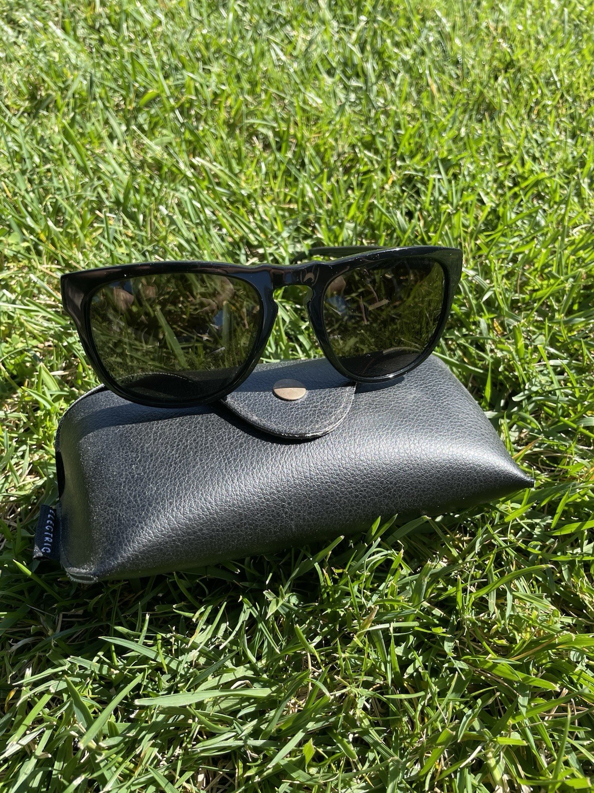 LEADELLY Lightweight Rectangle Black Plastic Tint… - image 1