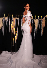 Vestido de Novia de sirena con hombros descubiertos, mangas largas