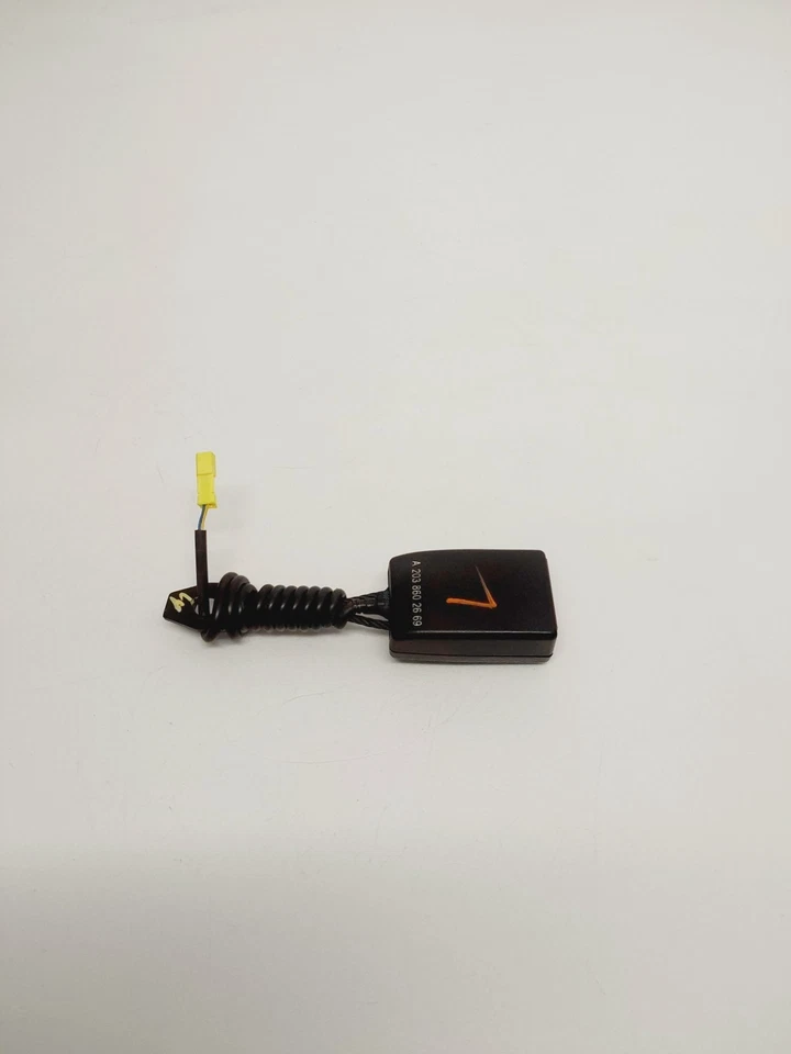 Fivela de cinto de segurança dianteiro esquerdo 2009 Mercedes Benz CLK 350 preta fabricante de equipamento original - Imagem 2 de 4