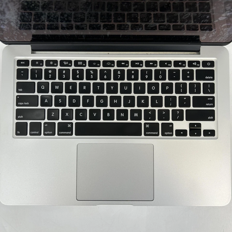 MacBook Pro Retina 13 Silver Early 2015 3.1 GHz i7 16GB 1TB SSD - Reflect Wear - Image 3 of 4