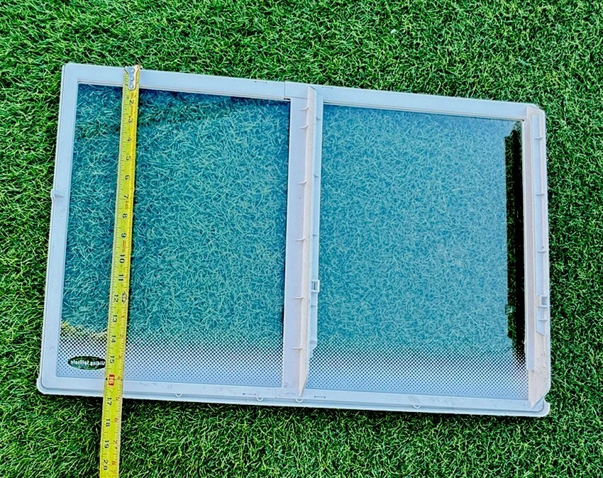 Estante de vidrio para refrigerador Frigidaire con deslizadores 240358926 del modelo GLRT183TDB1 Foto 3 de 4