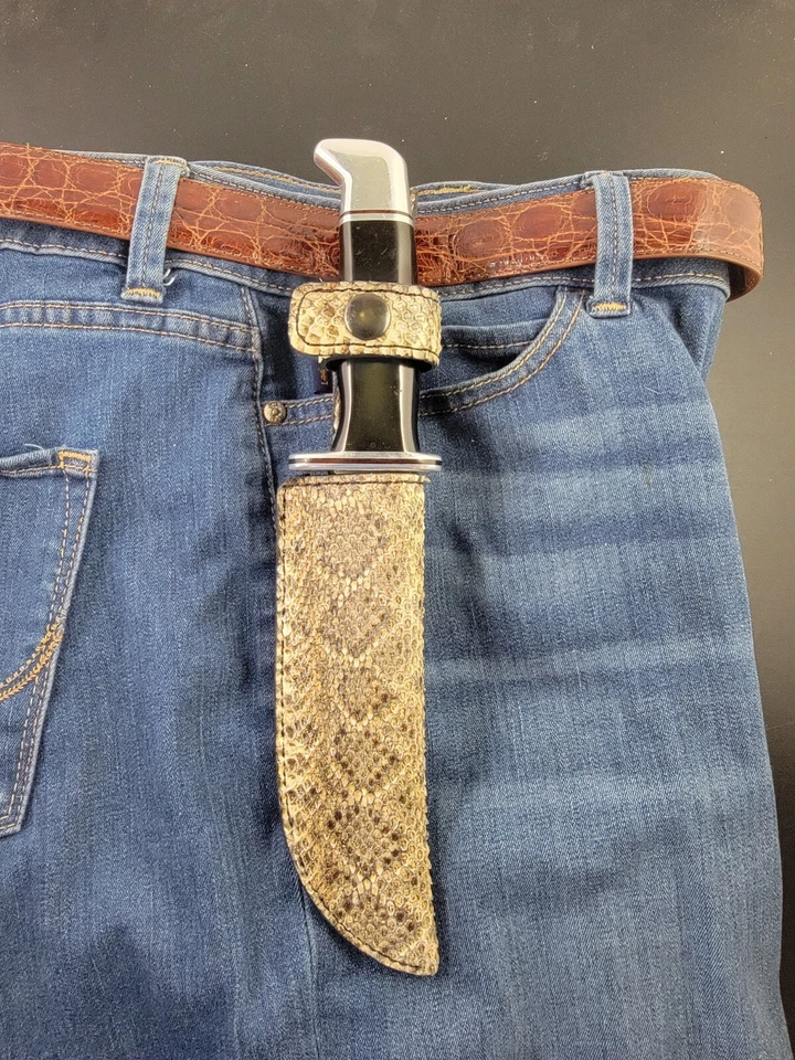 Bainha de couro Buck 119 puxador direito com pele de cascavel autêntica feita sob medida - Imagem 2 de 4