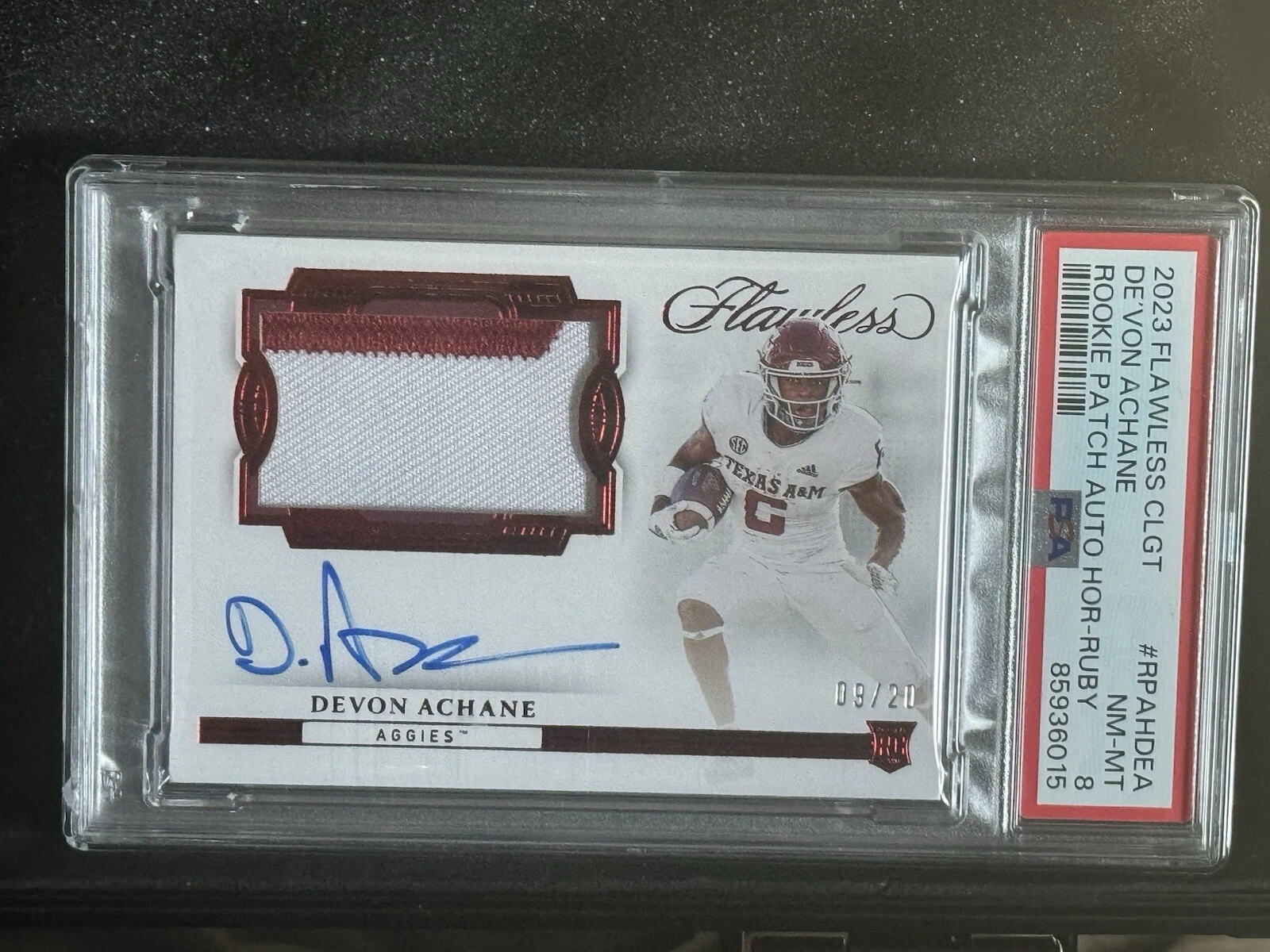 De'Von Achane Panini Flawless Collegiate Flawless Rookie Patch Autograph Horizontal #RPAHDEA Ruby