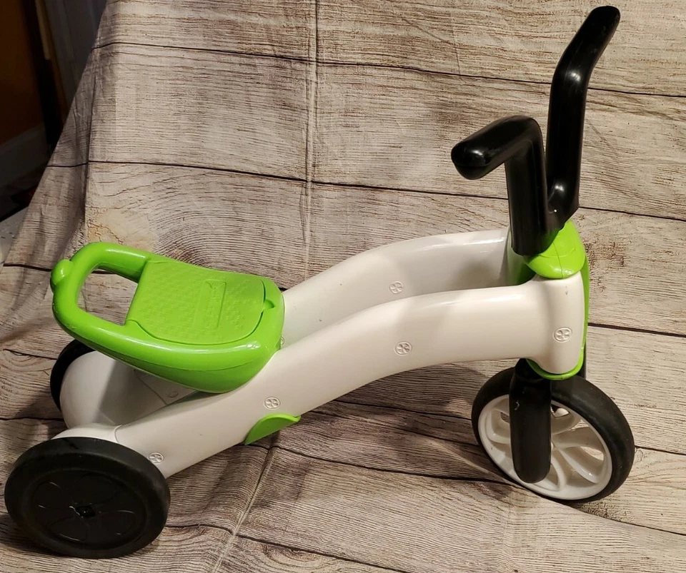 Bicicleta de Equilibrio Gradual Chillafish Bunzi 2 en 1 y Triciclo, Lima Foto 3 de 4