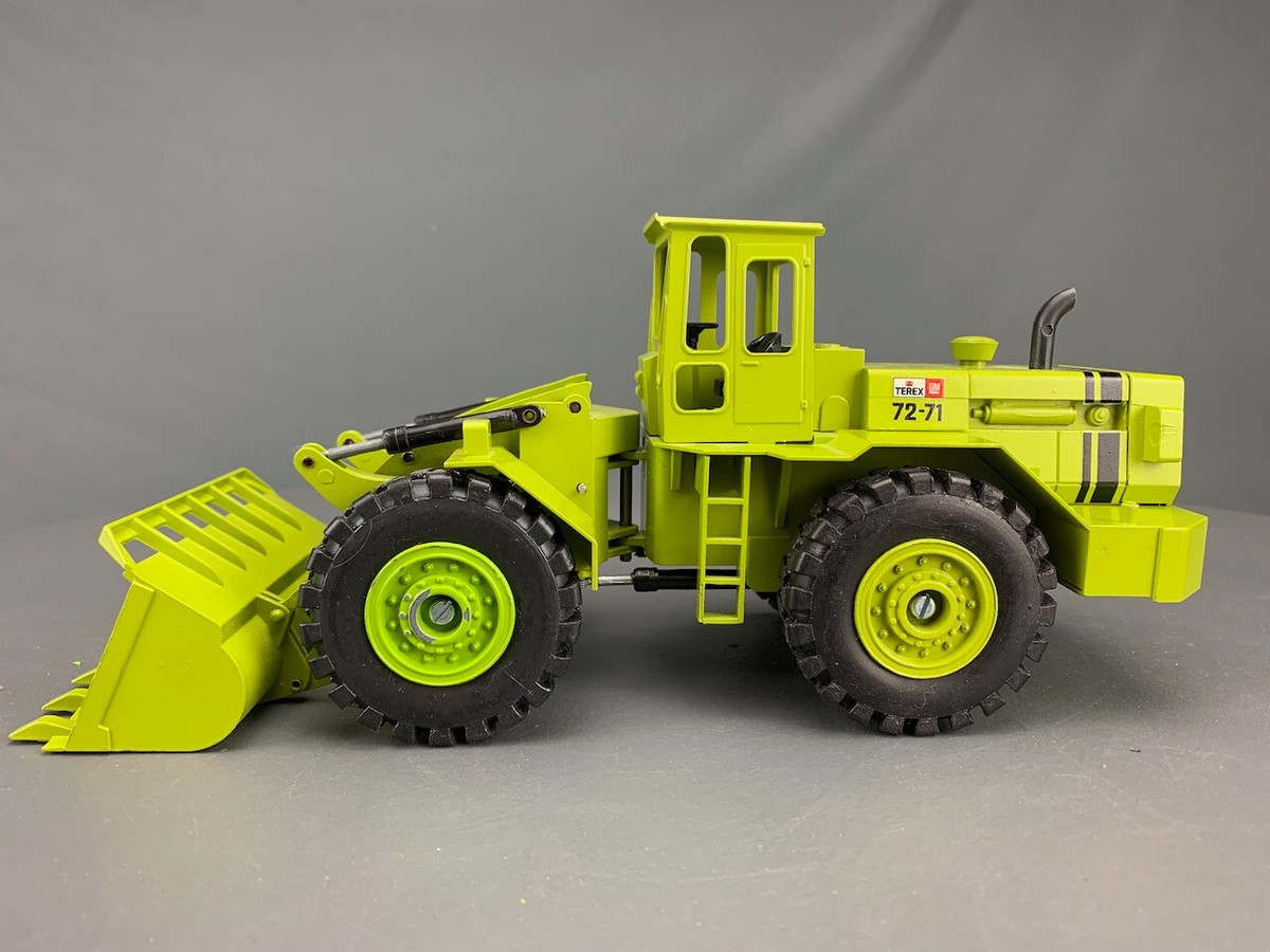 1:40 Diecast Gescha #2410 GM TEREX 72-71 Wheel Loader, Green w/Box