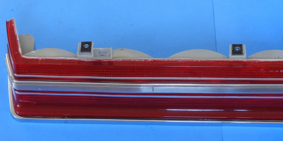 1990-93 CHRYSLER IMPERIAL OEM MALETERO LUZ TRASERA LÁMPARA PANEL CONJUNTO CON BOMBILLAS Foto 4 de 4
