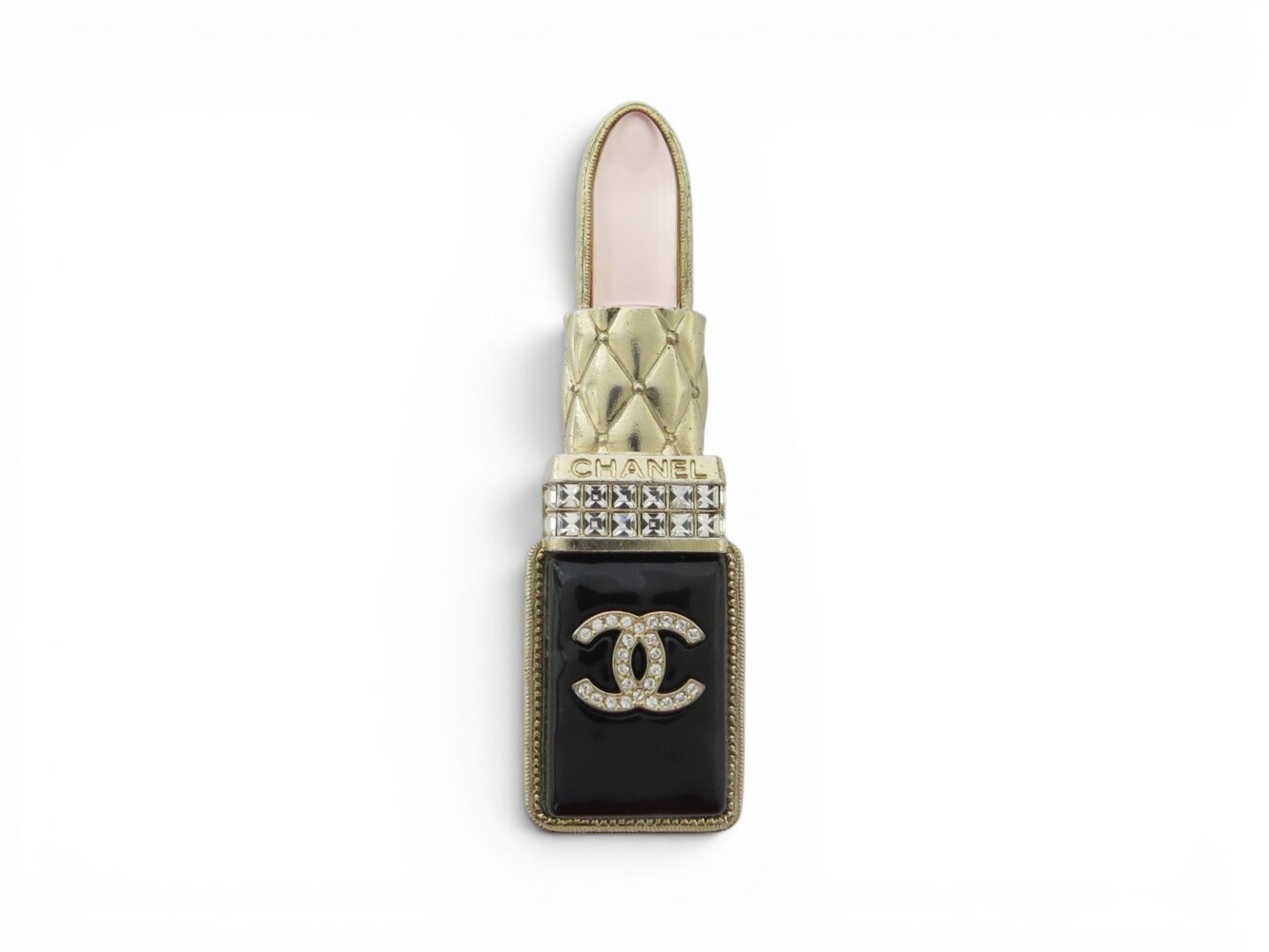 Broche Chanel Lipstick AB7677 avec logo CC en strass, le cadeau idéal