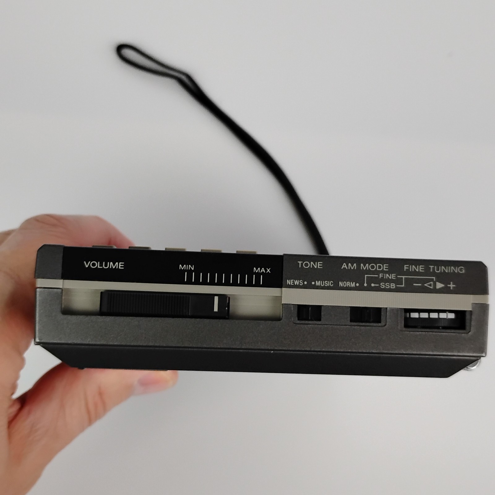 Sony ICF-7600D Digital Portable World Radio FM/LW/MW/SW Synthesized Pocketbook