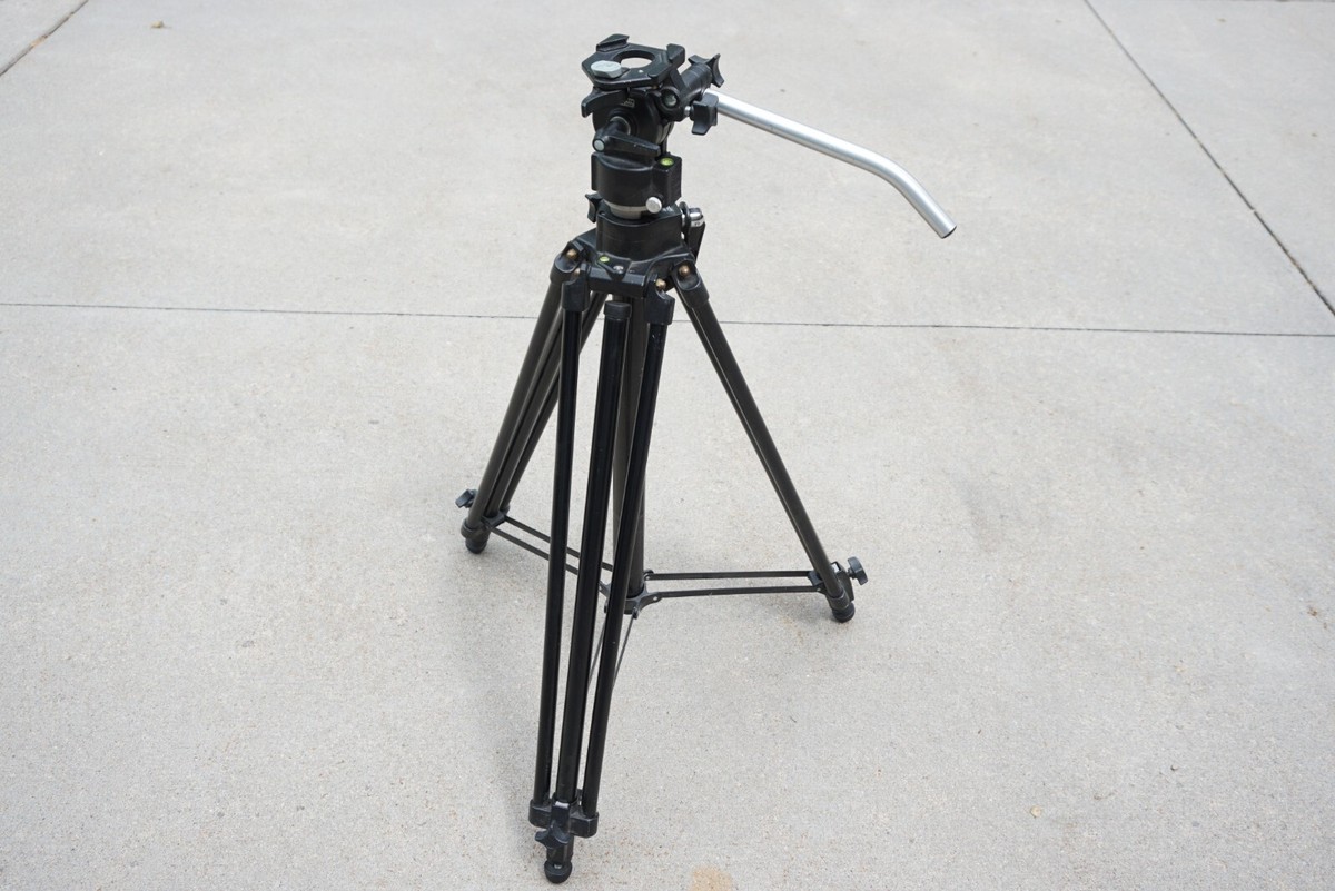 Bogen Manfrotto 3246 Tripod with Bogen Manfrotto 3063 Fluid Head