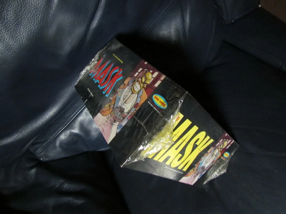 Figura Estatua Caballo Oscuro La Máscara en Caja NUEVO PRECINTADO Foto 2 de 3