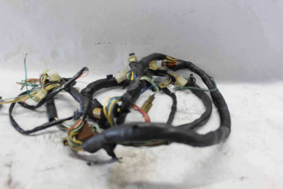 ARNÉS DE CABLES PRINCIPAL PARA PIEZAS VER FOTOS 32100-ME5-000 1983 HONDA NIGHTHAWK CB650S Foto 3 de 4