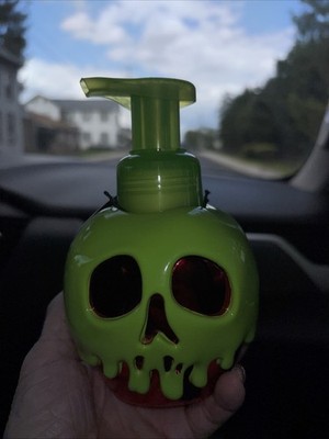 Bath & Body Works Disney Villains Evil Queen Poison Apple Foaming Soap Dispenser