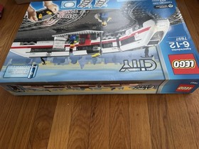 LEGO CITY: Passenger Train (7897)