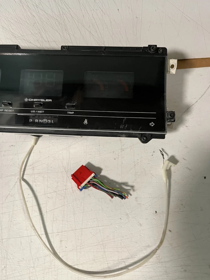 1991-1993 CHRYSLER NEW YORKER IMPERIAL 3.8L DIGITAL INSTRUMENT CLUSTER 4685321 - Imagem 2 de 4