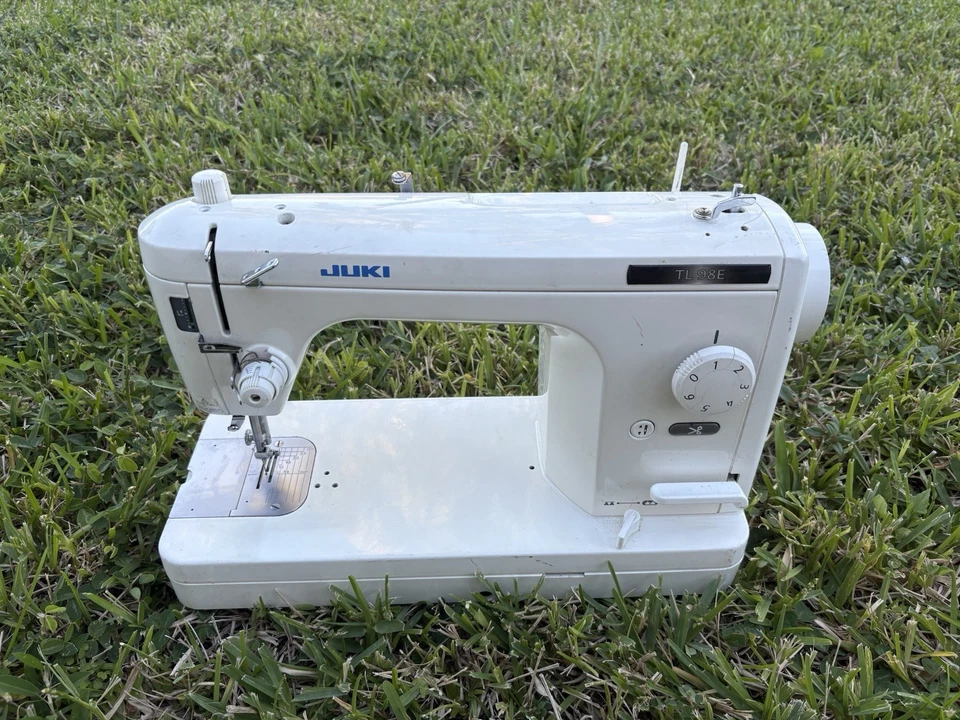 JUKI TL-98E Sewing and Quilting Machine Read Description - Image 2 of 4