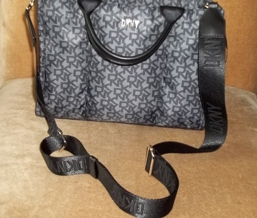 DKNY grau schwarz Beuteltasche Handtasche flacher Boden Umhängegurt mit Etikett - Bild 11 von 13