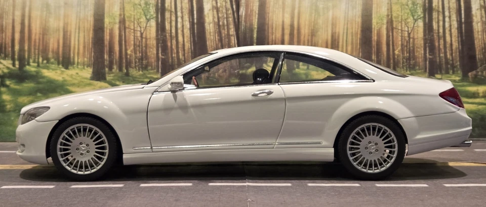 1:18 Autoart Mercedes-Benz CL-Klasse White Diecast Model **READ** - Image 3 of 4