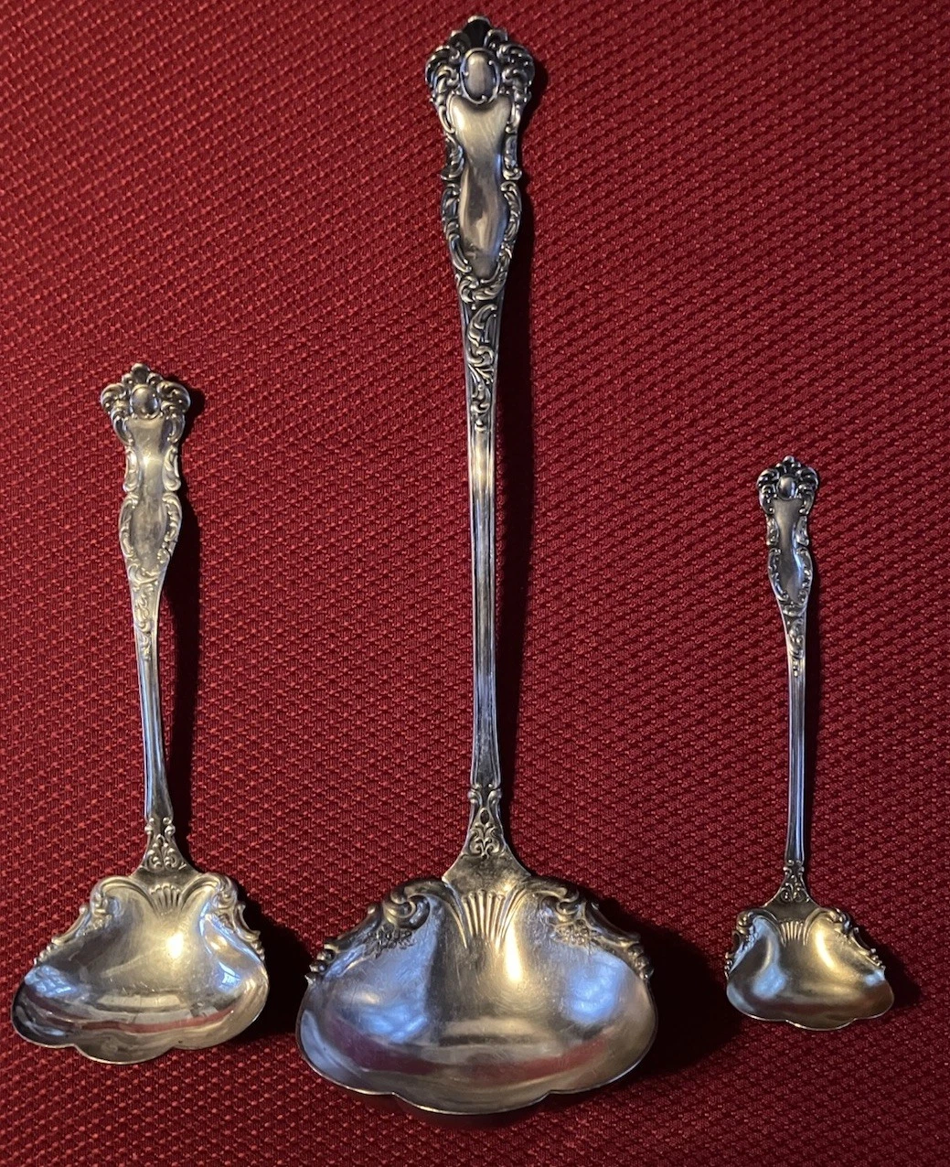 Vintage Wm Rogers Silverplate Ladle set of 3. Oxford Pattern. 11”, 7”, 6” sizes