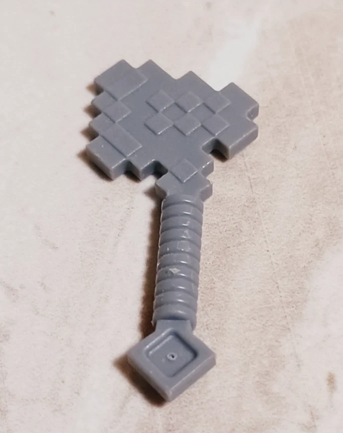 LEGO Minecraft Hacha Gris Oscuro Píxeles Azulados Chopper Village Camp Fire Forge Hut Foto 2 de 2