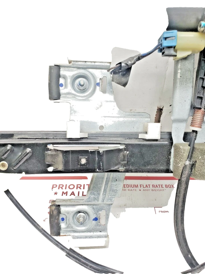 2000–2006 GMC Yukon Denali Rear Left Window Regulator with Motor 15142774 OEM - Image 4 of 4