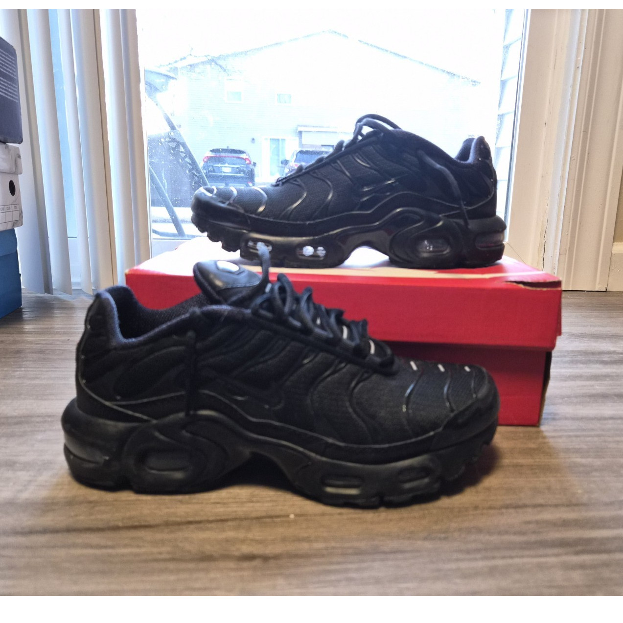 Nike Air Max Plus GS Black Boys Cushioned Lace Up Sneaker US