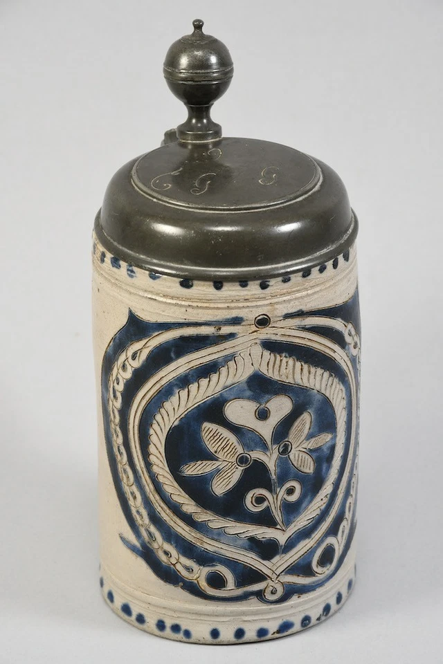 N92Y06- Barock Steinzeug Bierkrug Humpen mit Ritzdekor Zinndeckel 18.Jh