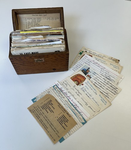 Vintage  Weis Wooden Dovetail Recipe Box Handwritten Clipped Cards 200 Counted