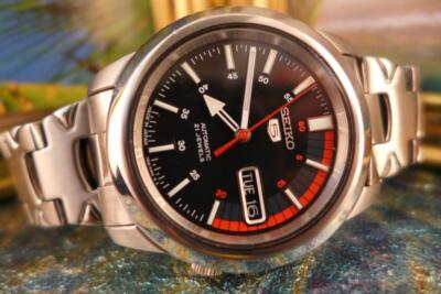SEIKO 5 7S26 黒文字盤 赤針 SEIKO 5 7S26 黒文字盤 赤針
