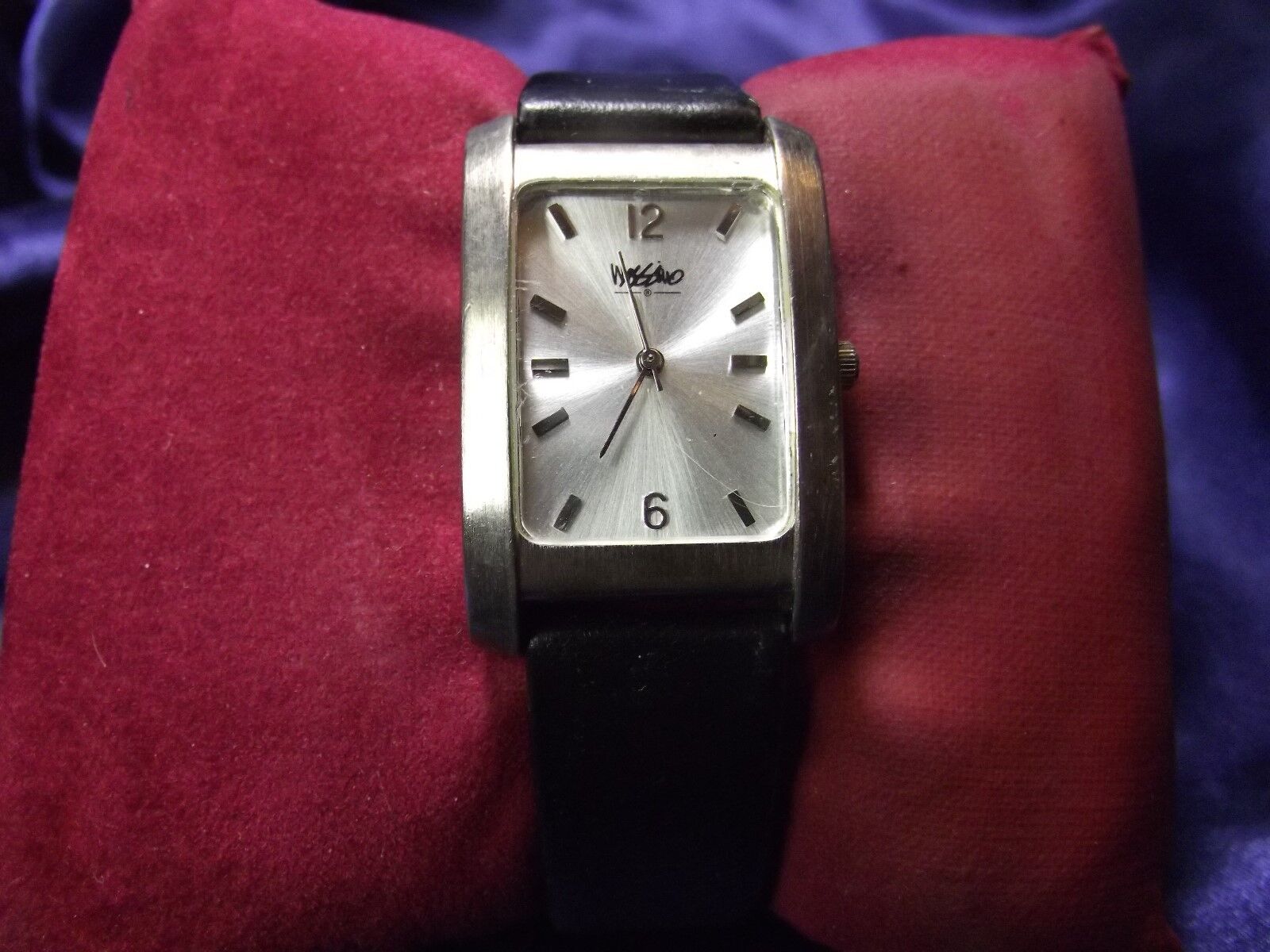 Unisex Mossimo  Watch with Genuine Leather Band **Nice**  B22-507