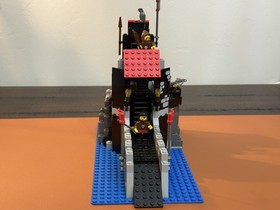 LEGO #  6075 Castle Wolfpack Tower 1992 Ghost 99% Complete ,all Minifigs.Scarce