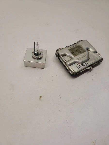 2016 17 18 2019 GMC TERRAIN HEADLAMP BULB AND BALLAST - Image 3 of 4