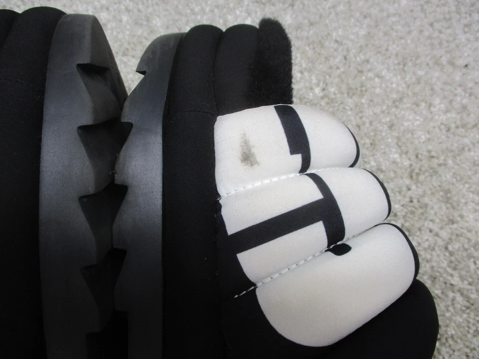 Zapatillas de plataforma UGG para mujer talla 9 negras blancas con correa acolchada polar Foto 4 de 4