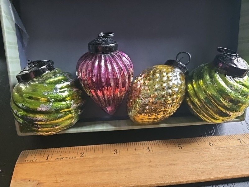 ALLEN + ROTH 4 Glass Ornaments Vintage Look CHRISTMAS TREE ORNAMENTS 2"